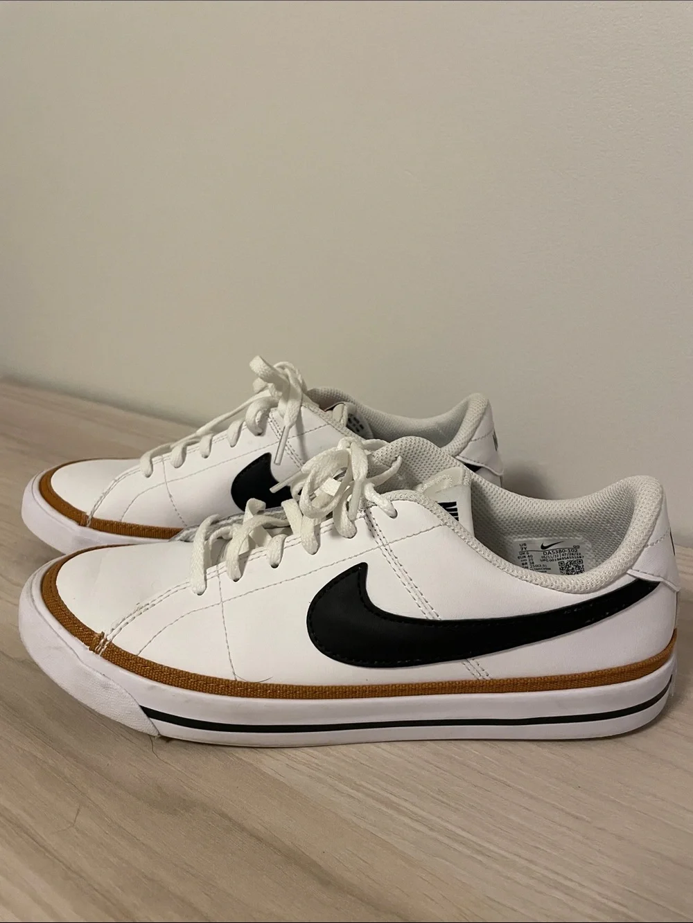 Nike court legacy